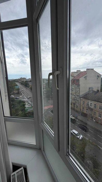 Продаж 3к квартири по вул Незалежності з гарним ремонтом