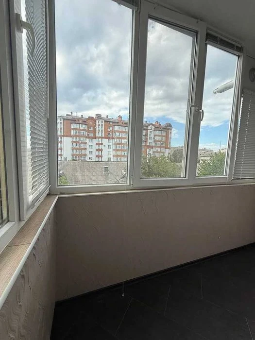 Продається охайна укомплектована однокімнатна квартира