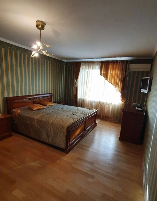 Продаж 4 кім. великогабаритної квартири  33 квартал