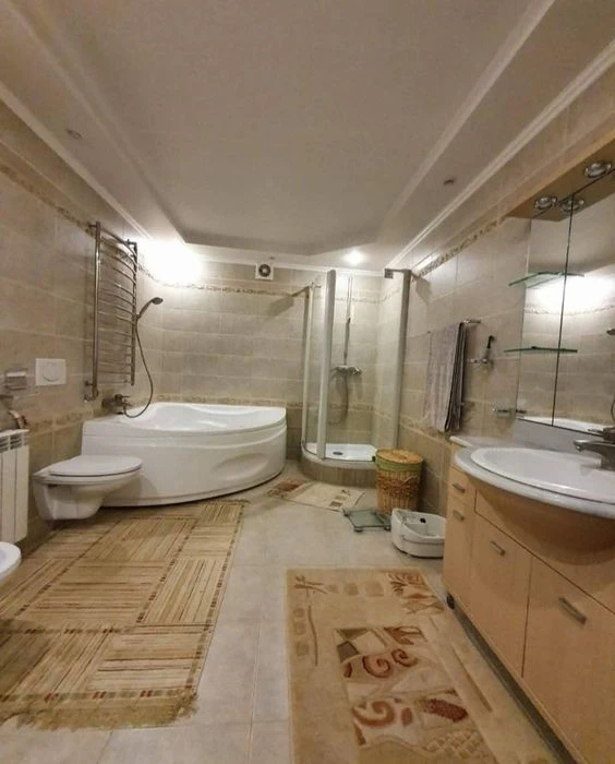 Продаж 4 кім. великогабаритної квартири  33 квартал