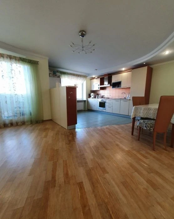Продаж 4 кім. великогабаритної квартири  33 квартал