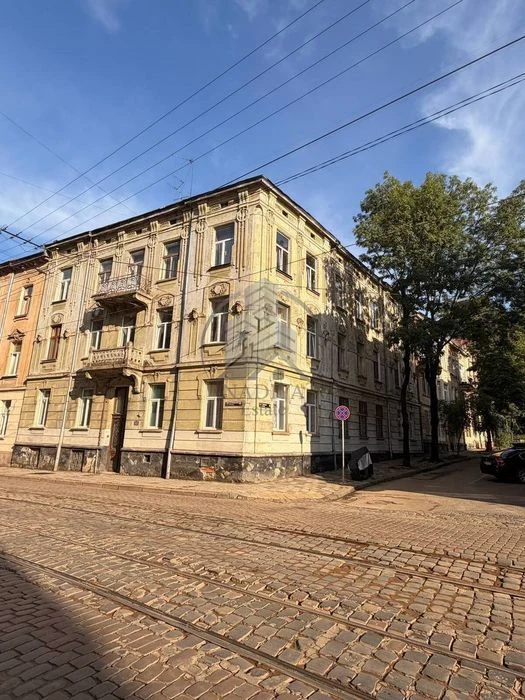 Продаж 3-кімнатної квартири на вул. Вітовського