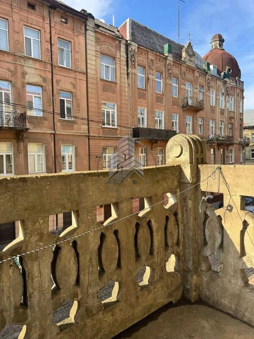 Продаж 3-кімнатної квартири на вул. Вітовського