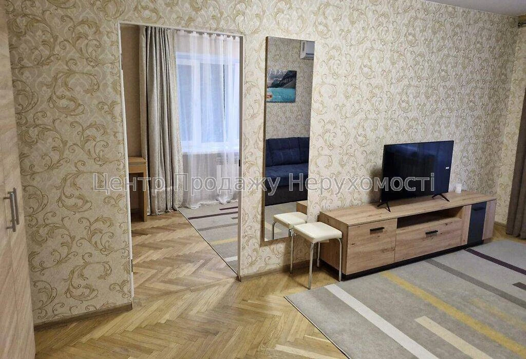 Продаж 2-кімн. квартири, 3/6 пов, 45 м², Київ – затишок та к