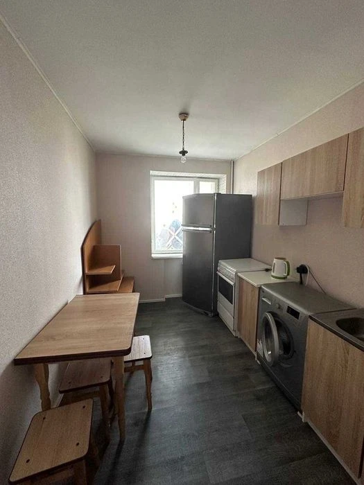 Продам 1-комнатную квартиру на ул. Небесной сотни / Сыты Цен