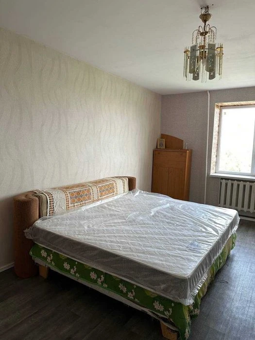 Продам 1-комнатную квартиру на ул. Небесной сотни / Сыты Цен