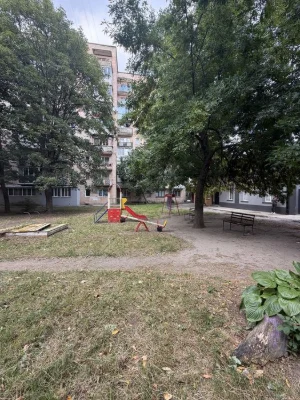 Продам однокімнатну квартиру на Безручка,5