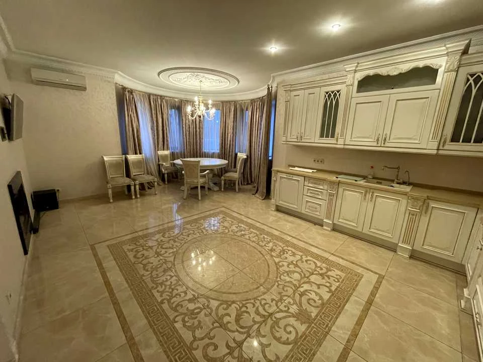 Будинок. Київ, Бориславська вул.