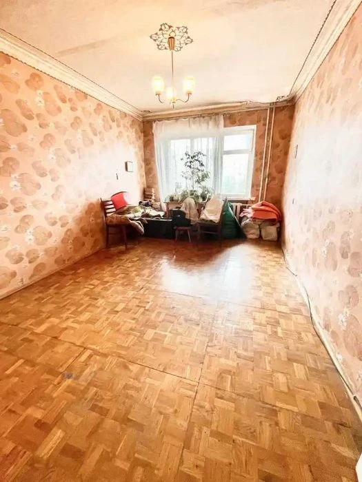 Продам двухуровневую 3к квартиру низ проспекта Поля Антонови