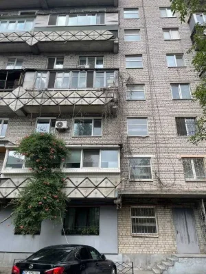 Продам двухуровневую 3к квартиру низ проспекта Поля Антонови