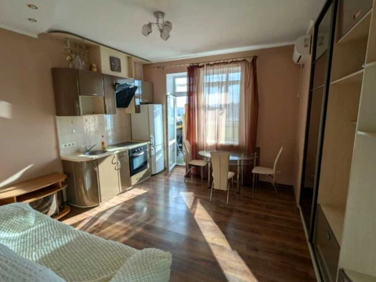 Apartment. Kharkiv, Peremohy Avenue.