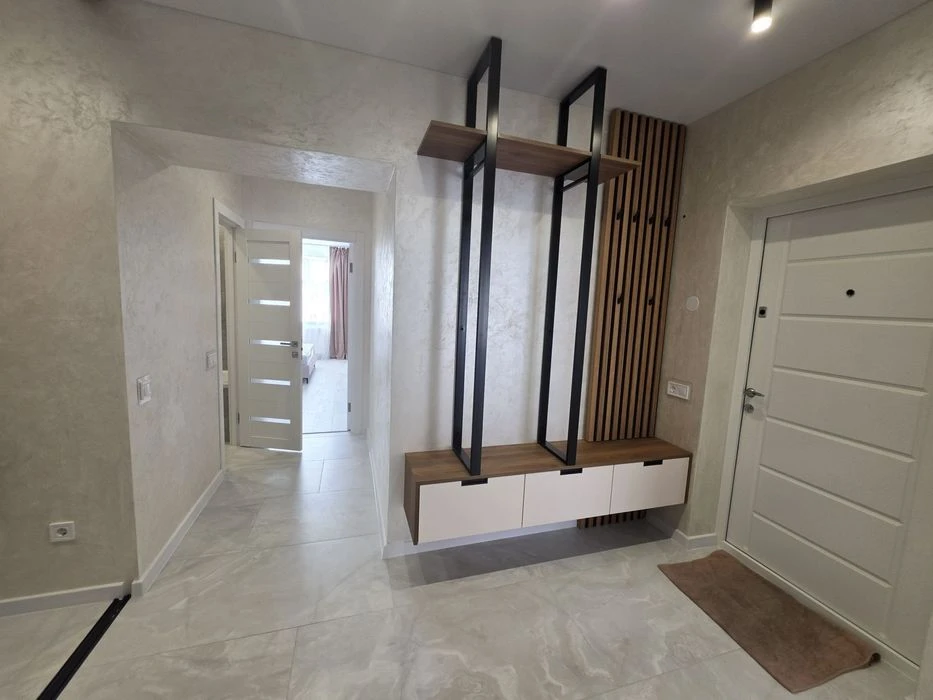 2-кімнатна квартира з  ремонтом на Височана, 18