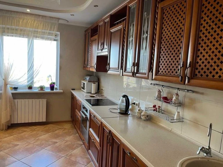 Продаж 3 кім. кв. просп. Науки. В будинку своя котельня. Ген