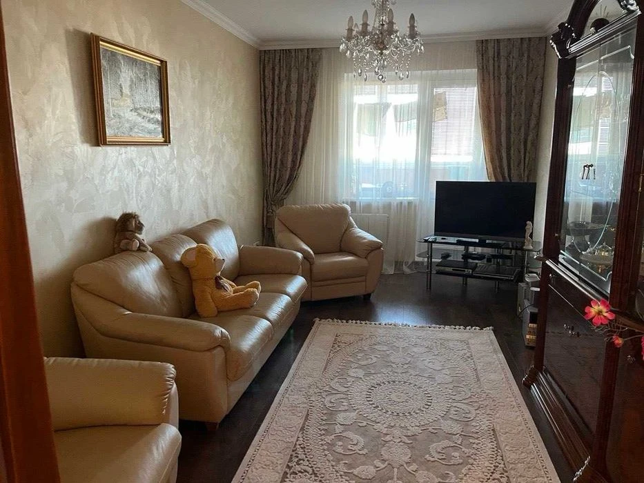 Продаж 3 кім. кв. просп. Науки. В будинку своя котельня. Ген