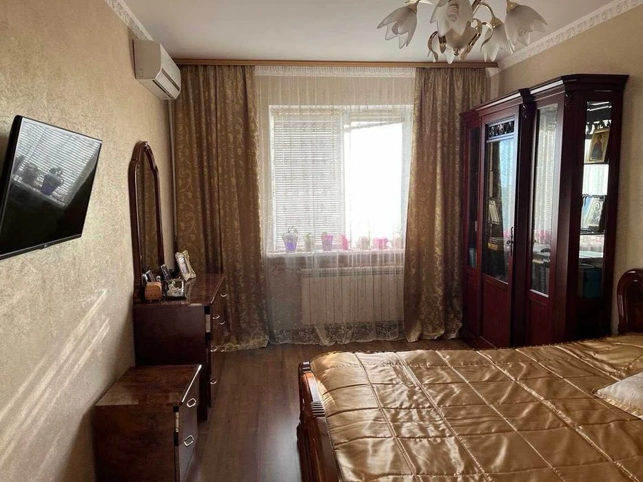 Продаж 3 кім. кв. просп. Науки. В будинку своя котельня. Ген
