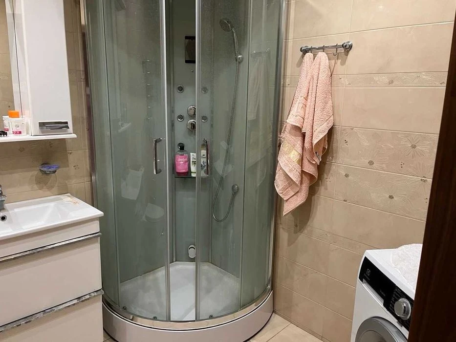 Продаж 3 кім. кв. просп. Науки. В будинку своя котельня. Ген