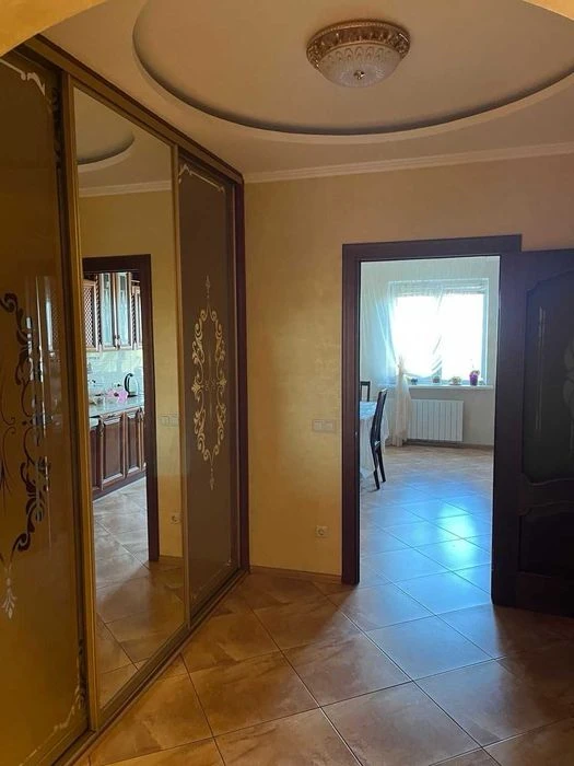 Продаж 3 кім. кв. просп. Науки. В будинку своя котельня. Ген