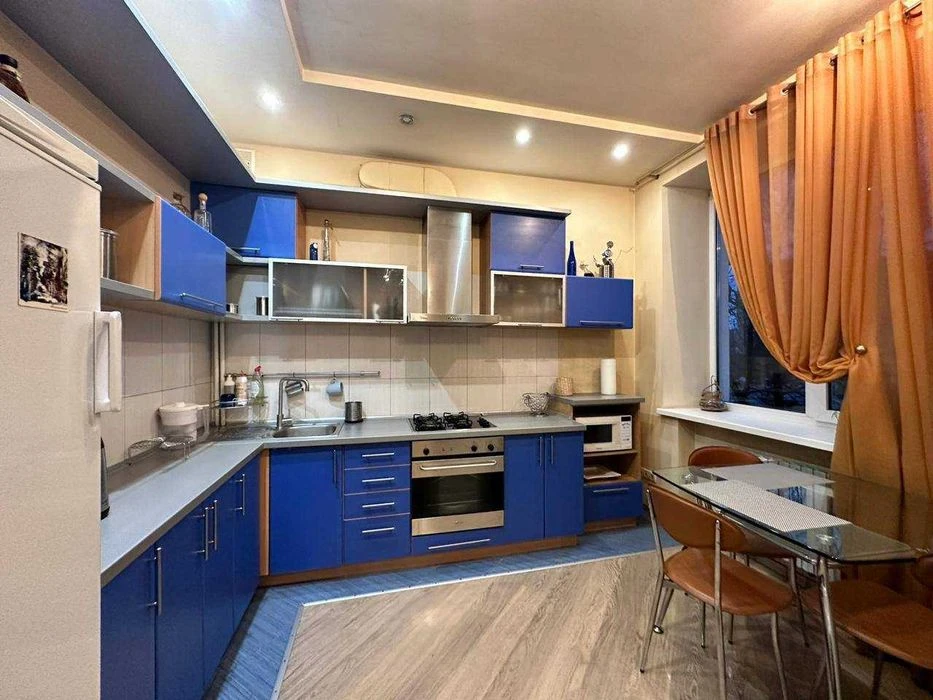 Продам 2к кв. вул.Архітектора Олега Петрова(Чернишевського)