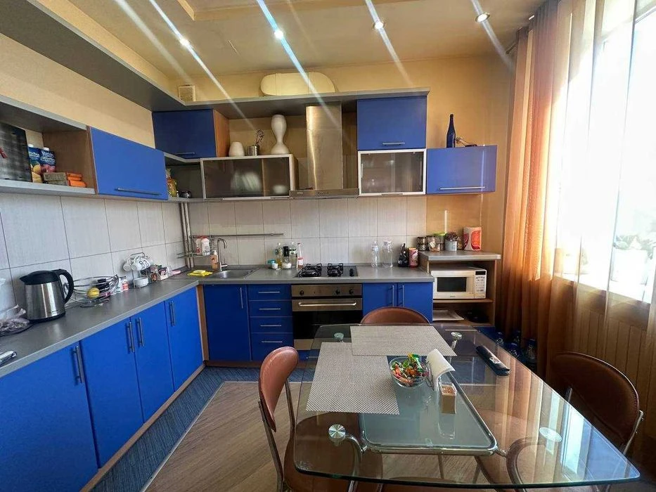 Продам 2к кв. вул.Архітектора Олега Петрова(Чернишевського)