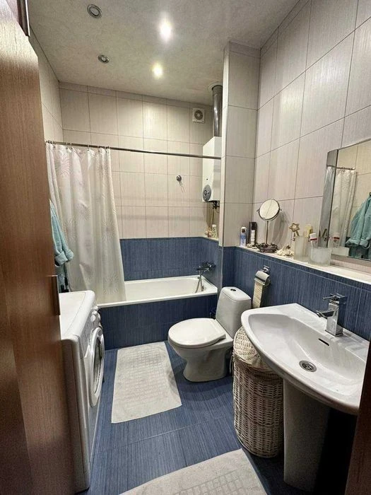 Продам 2к кв. вул.Архітектора Олега Петрова(Чернишевського)