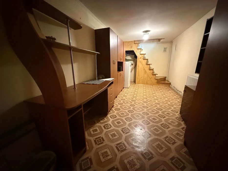 Продається велика 1кімнатна квартира,кухня-студія+підвал