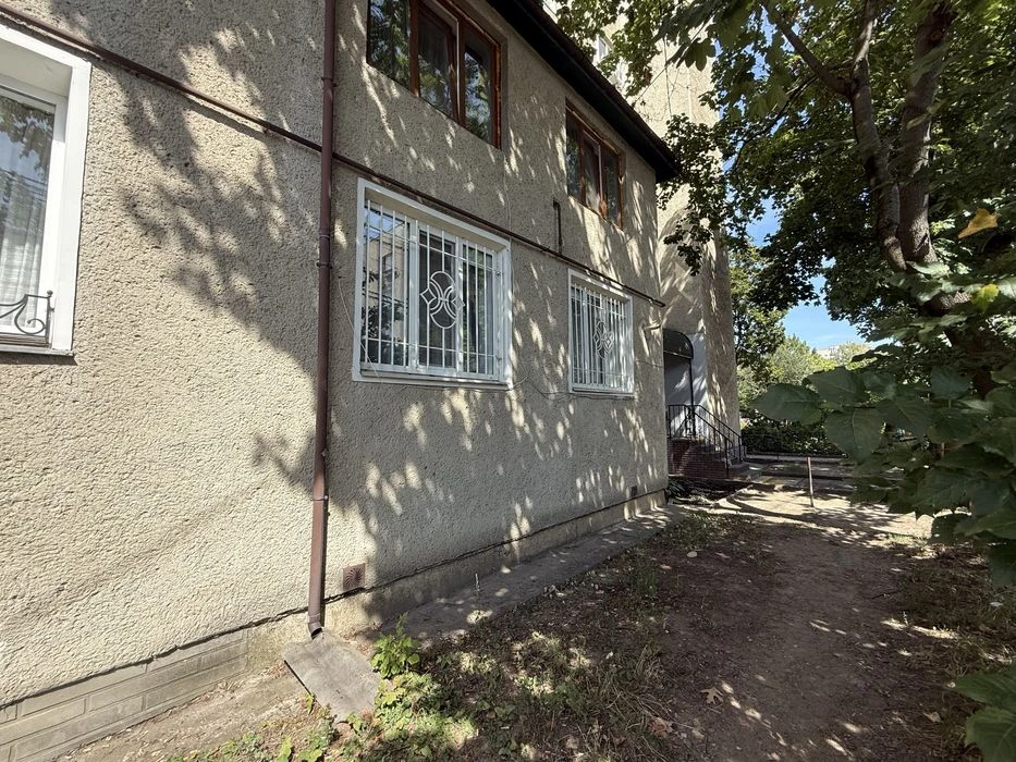 Продається велика 1кімнатна квартира,кухня-студія+підвал