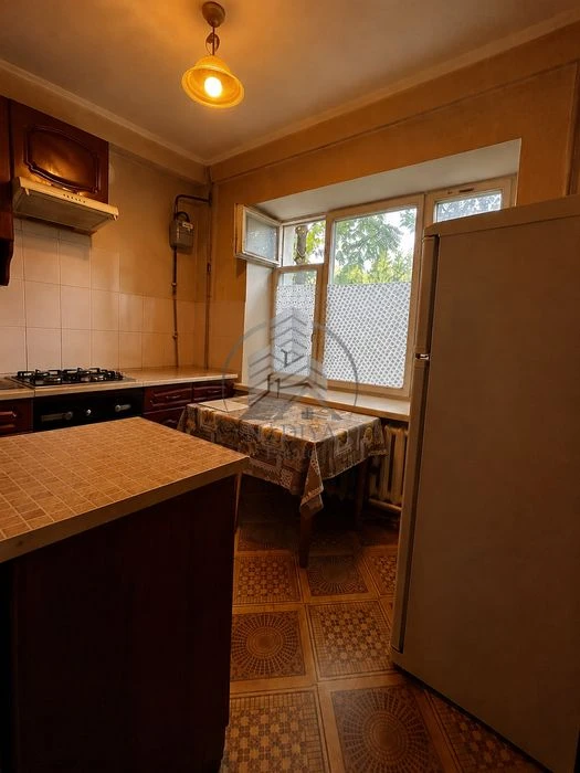 Продаж 2-кімнатної квартири по вул. Лазаренка