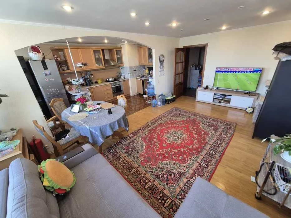 Heroes of the Dnieper Obolon Selling a 3-room apartment, renovated Ivas