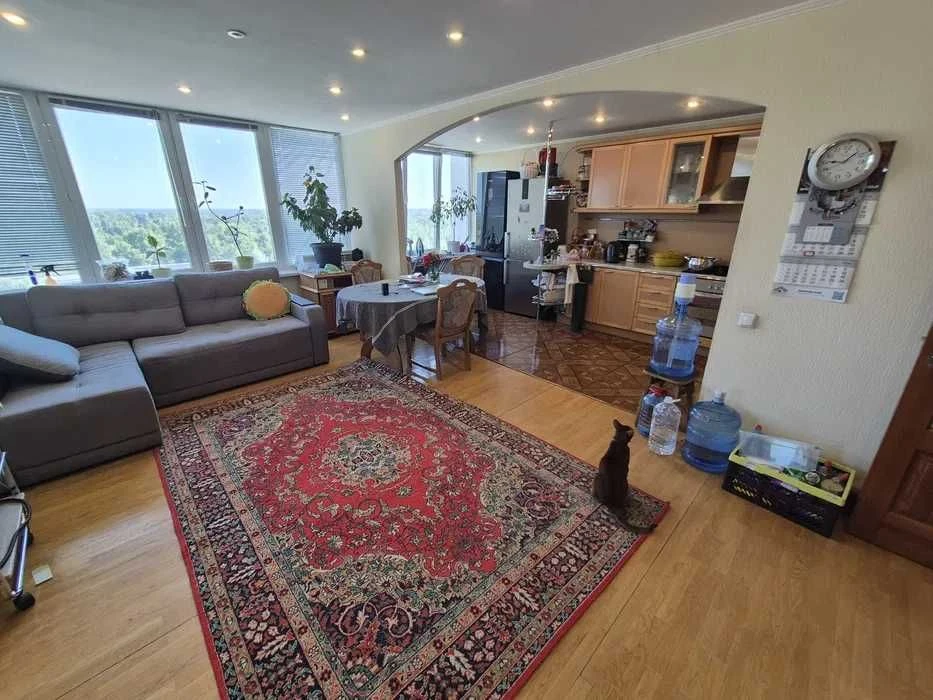 Heroes of the Dnieper Obolon Selling a 3-room apartment, renovated Ivas