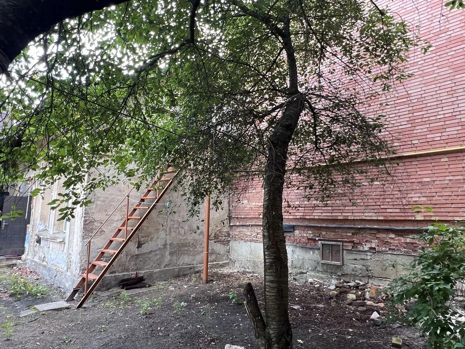 Продаж квартири у Львові з власним подвірʼям