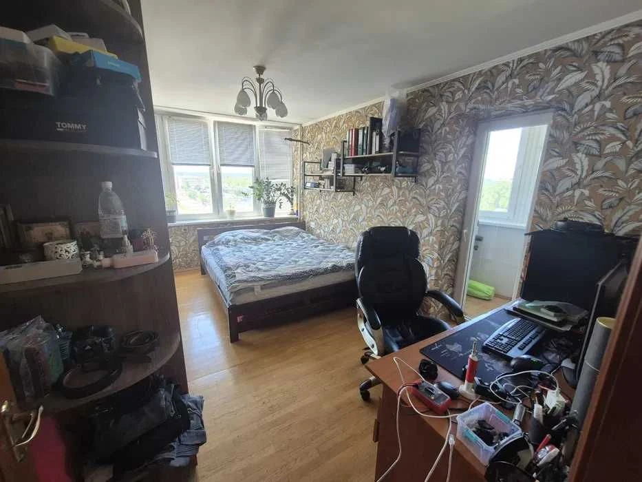 Heroes of the Dnieper Obolon Selling a 3-room apartment, renovated Ivas