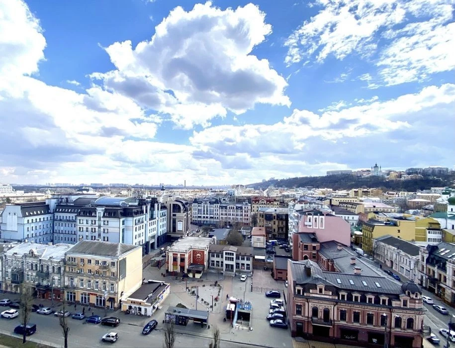 Продаж квартири 250кв. м Контрактова площа, Подол