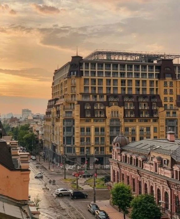 Продаж квартири 250кв. м Контрактова площа, Подол