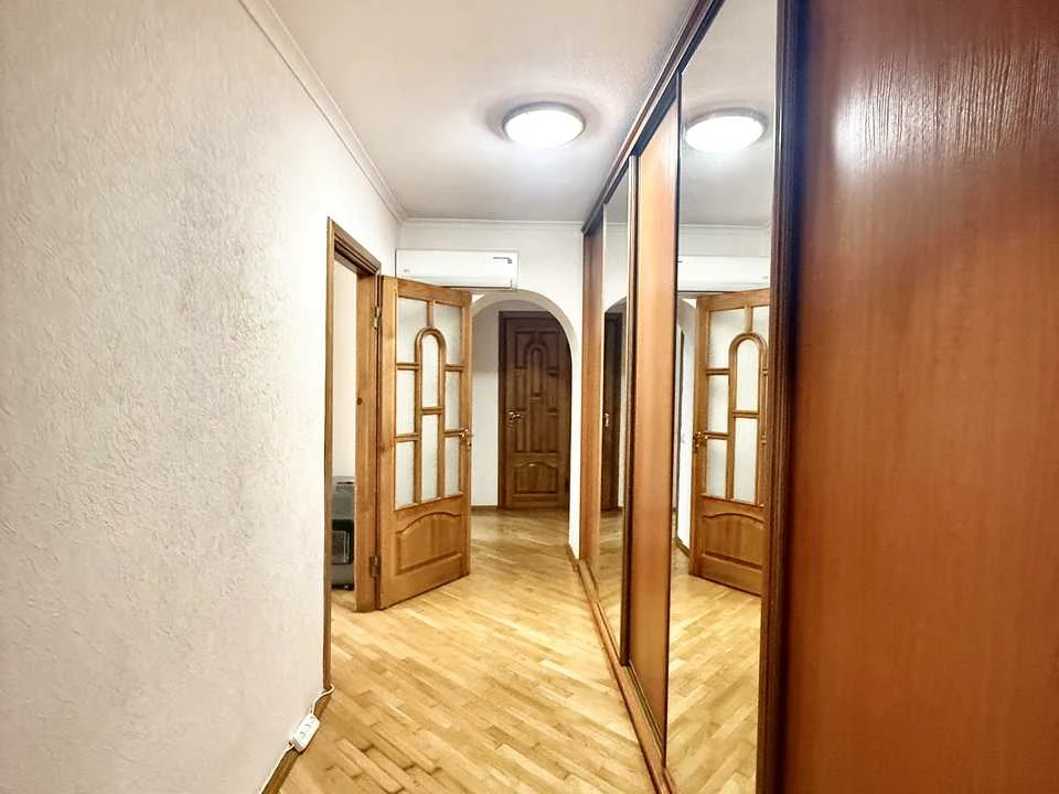 Квартира. Київ, Андрія Верхогляда вул. (Михайла Драгомирова)
