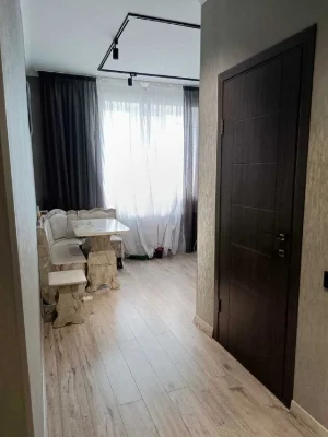 Продам 2ком.»Сталинку» 3этаж 53000  NDF