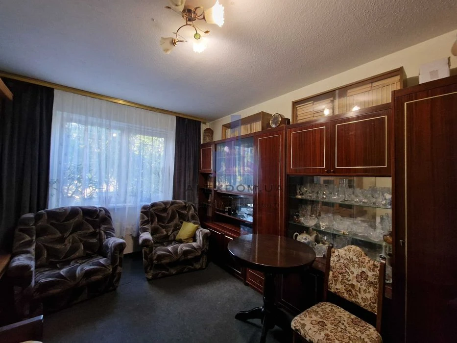 Продається простора 5к квартира,  115м2, вул.Каштанова 8а, Т