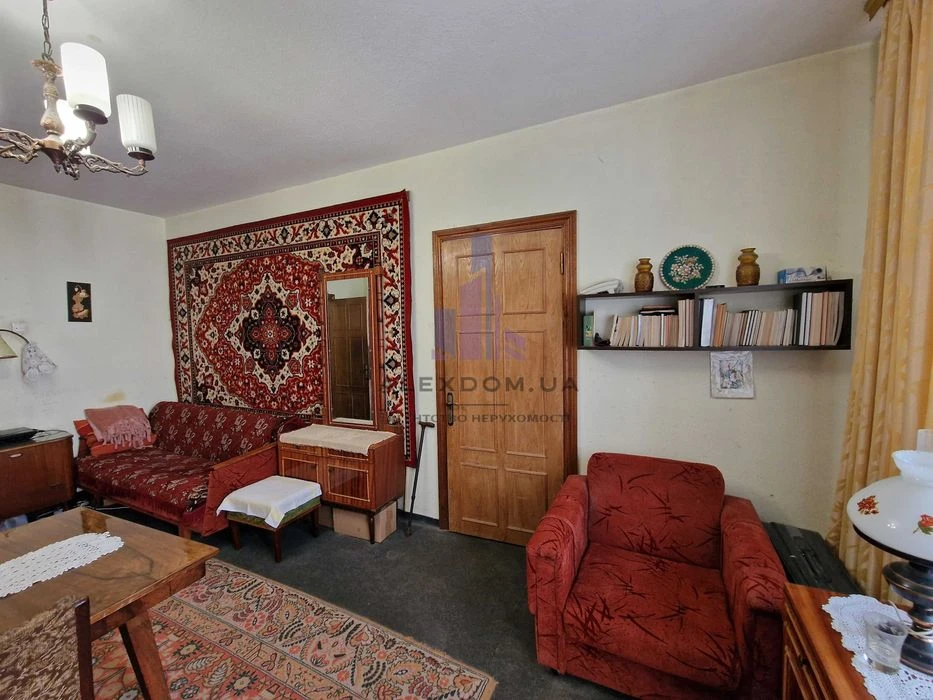 Продається простора 5к квартира,  115м2, вул.Каштанова 8а, Т