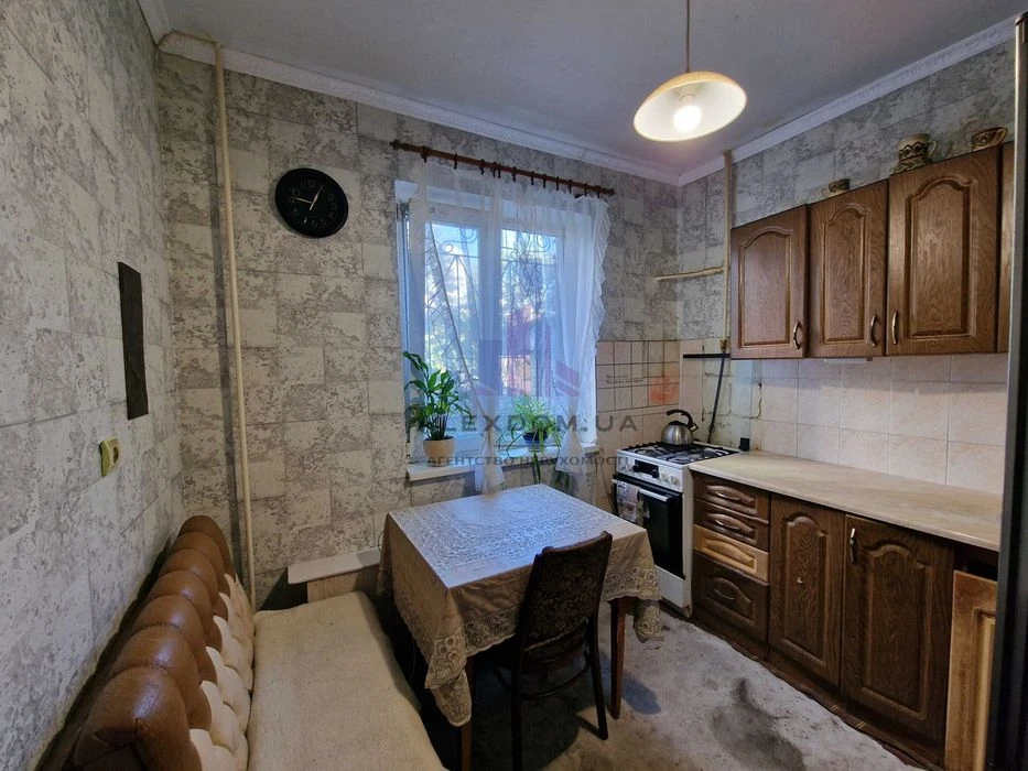 Продається простора 5к квартира,  115м2, вул.Каштанова 8а, Т