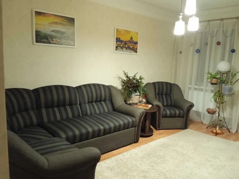 Продам 3-кімнатну квартиру с.Есхар Чугуївського району
