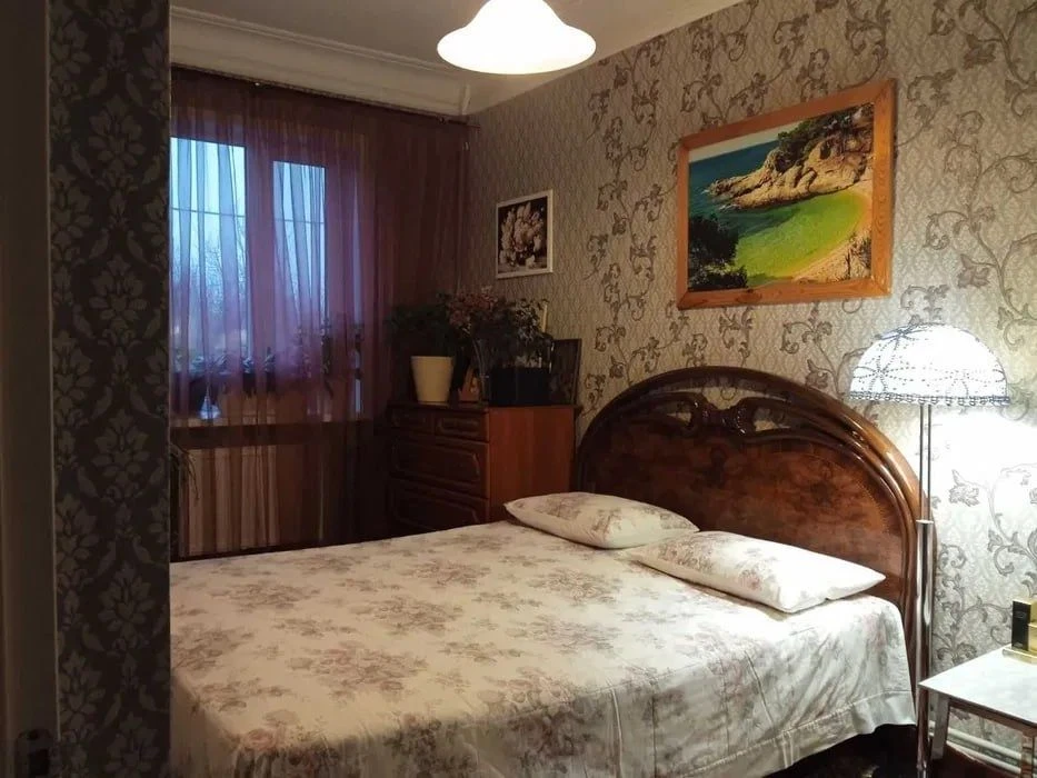 Продам 3-кімнатну квартиру с.Есхар Чугуївського району