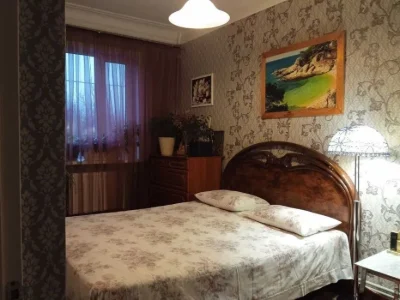 Продам 3-кімнатну квартиру с.Есхар Чугуївського району