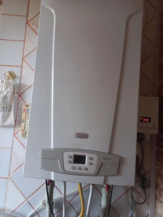 Продам 3-кімнатну квартиру с.Есхар Чугуївського району
