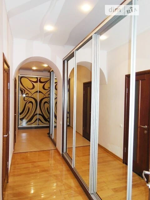 Продаж 1к квартири 84.4 кв. м на просп. Володимира Івасюка 4