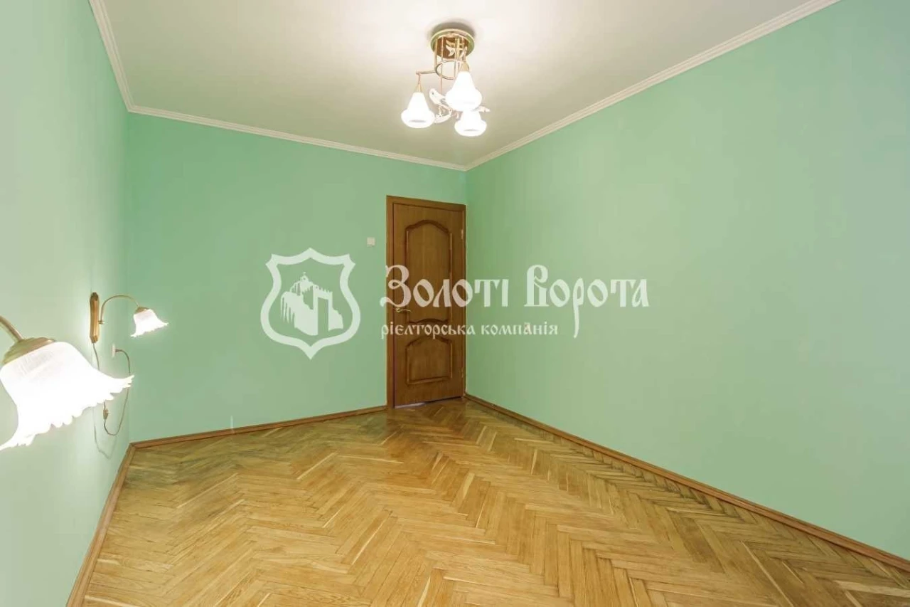 Продажа: Трехкомнатная квартира 83 м², Кловский спуск, 18