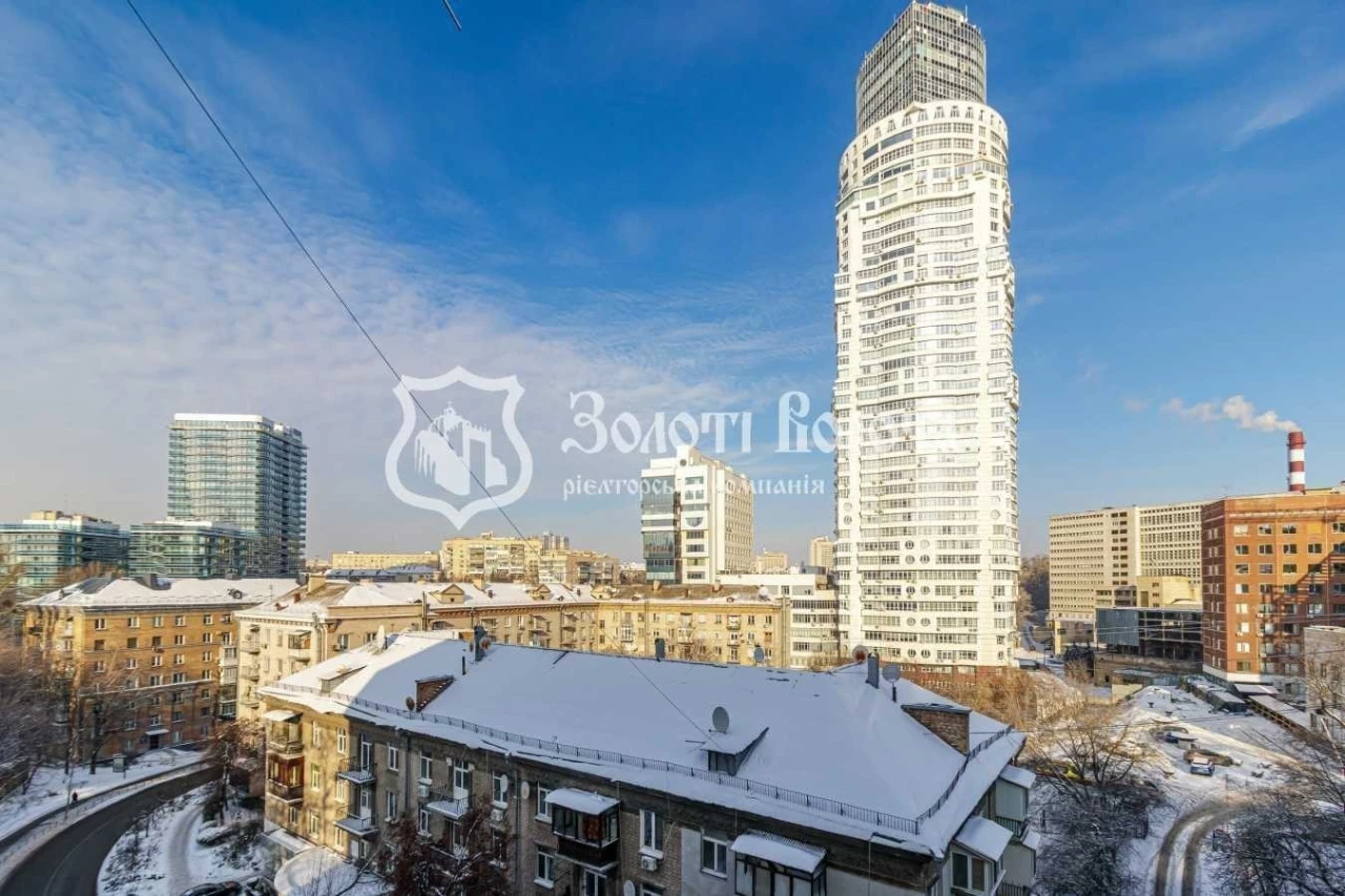 Продажа: Трехкомнатная квартира 83 м², Кловский спуск, 18