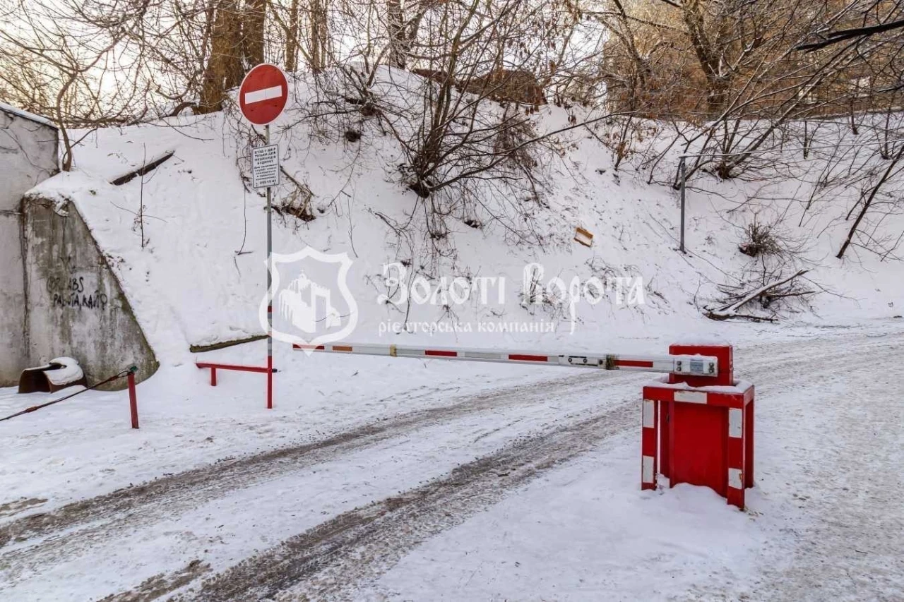 Продажа: Трехкомнатная квартира 83 м², Кловский спуск, 18