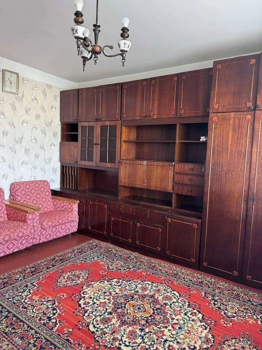 Продається 3 кімнатна "панелька"