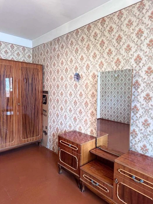 Продається 3 кімнатна "панелька"