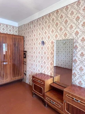 Продається 3 кімнатна "панелька"