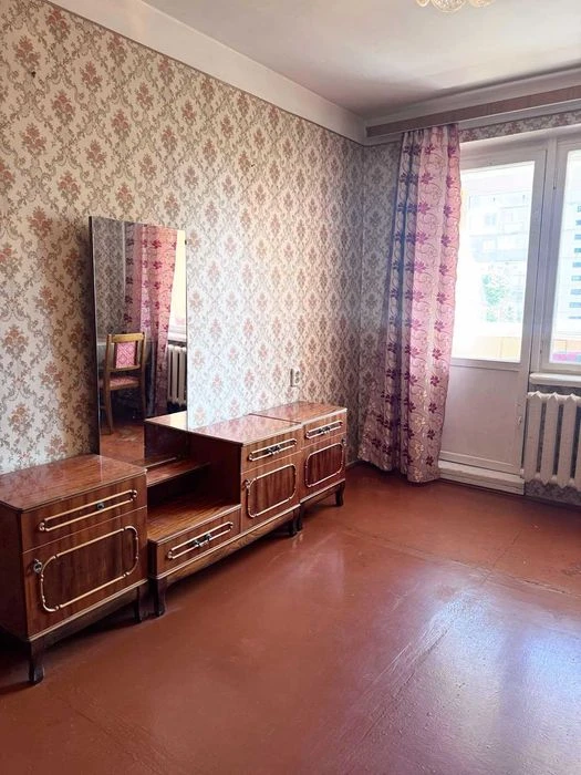 Продається 3 кімнатна "панелька"